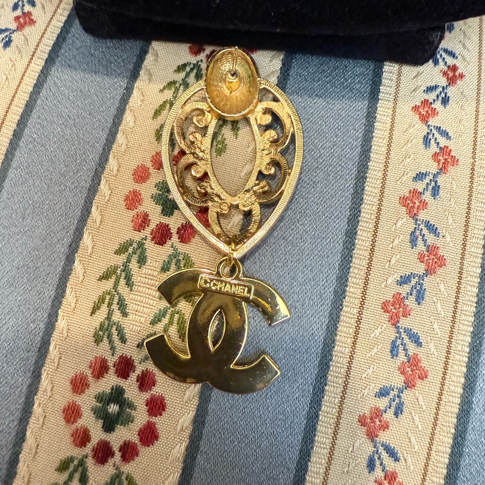 Vintage Avon Gold Tone Jewelry Set - Picture 6 of 8